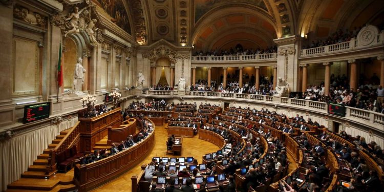 Parlamento-Português-750x375.jpg